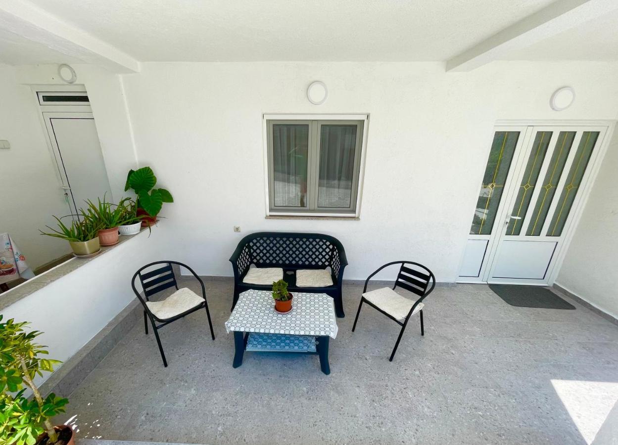 Lulu Garden Apartment *